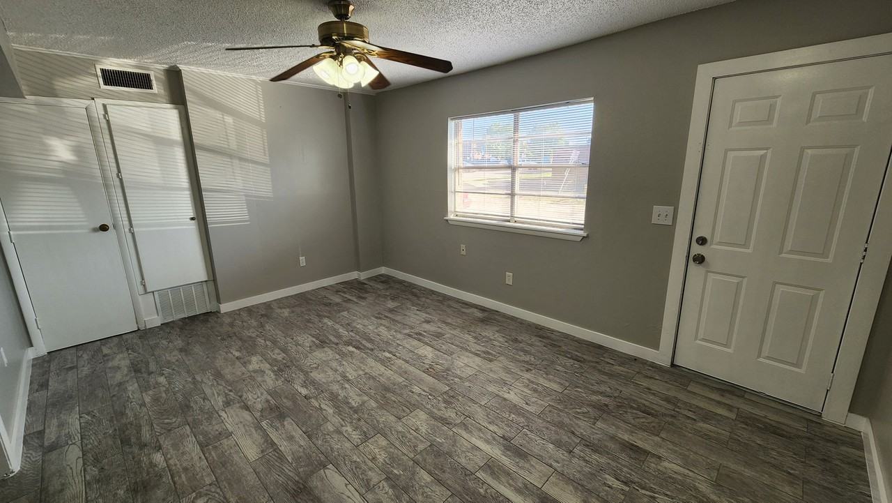 320 E Edwards St #16 - Photo 4 of 13