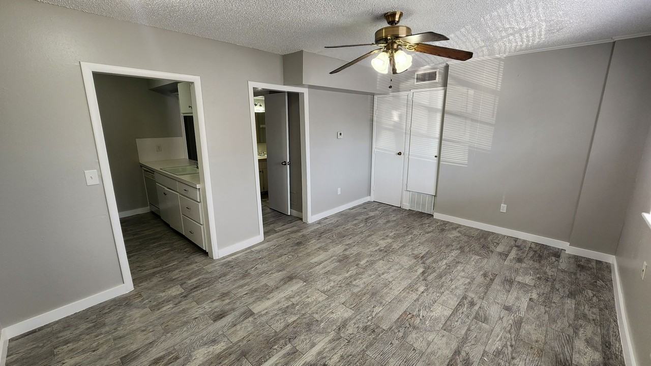 320 E Edwards St #16 - Photo 5 of 13