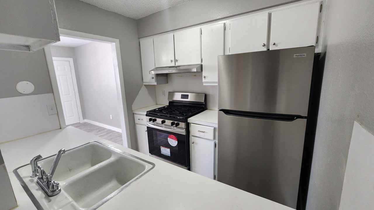 320 E Edwards St #16 - Photo 7 of 13