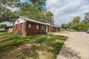 E Luther St Triplex - Photo 1 of 1