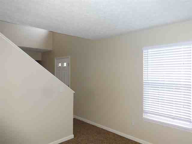 280 Links Dr - Photo 2 of 11