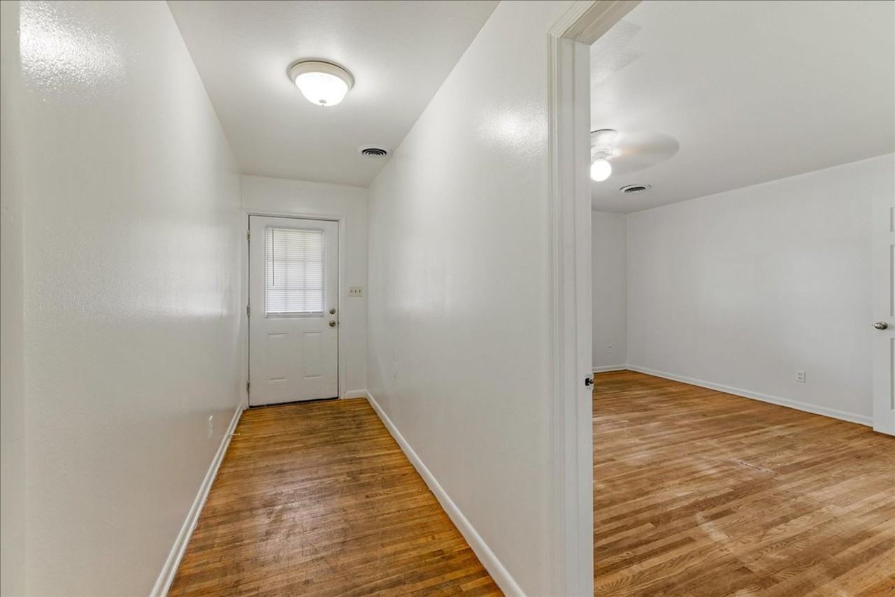 109 Chapel Drive - Photo 3 of 28