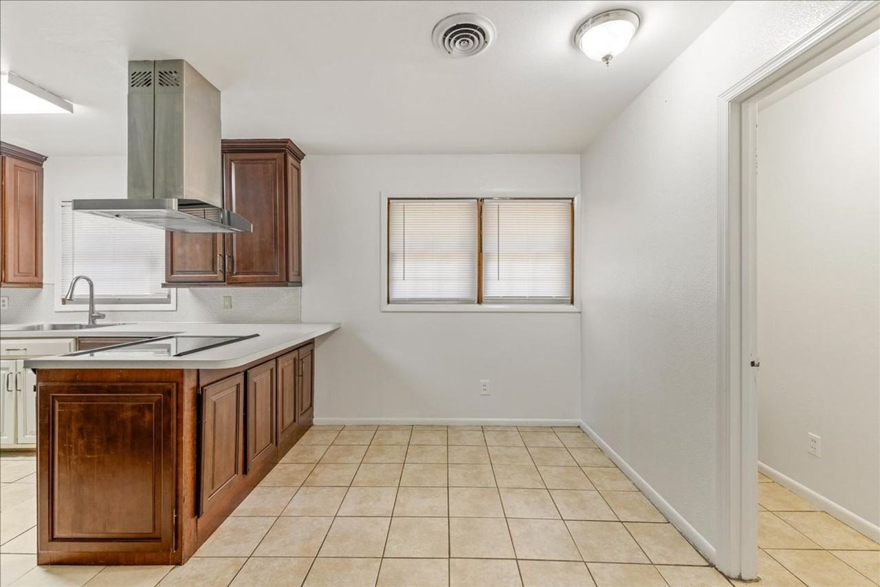 109 Chapel Dr - Photo 6 of 28