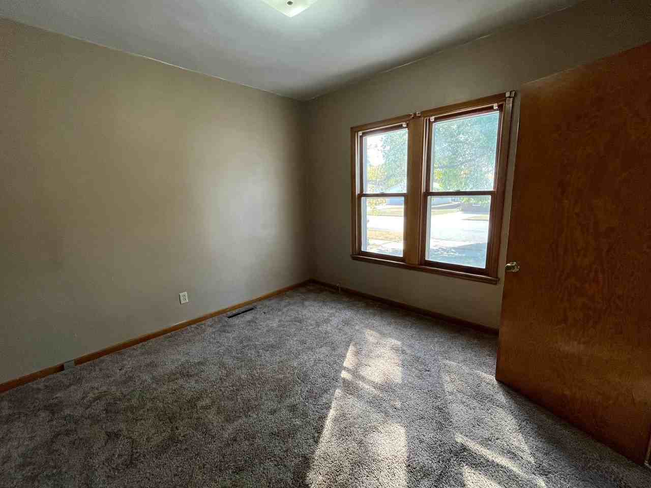 1011 1st Ave Se - Photo 5 of 16