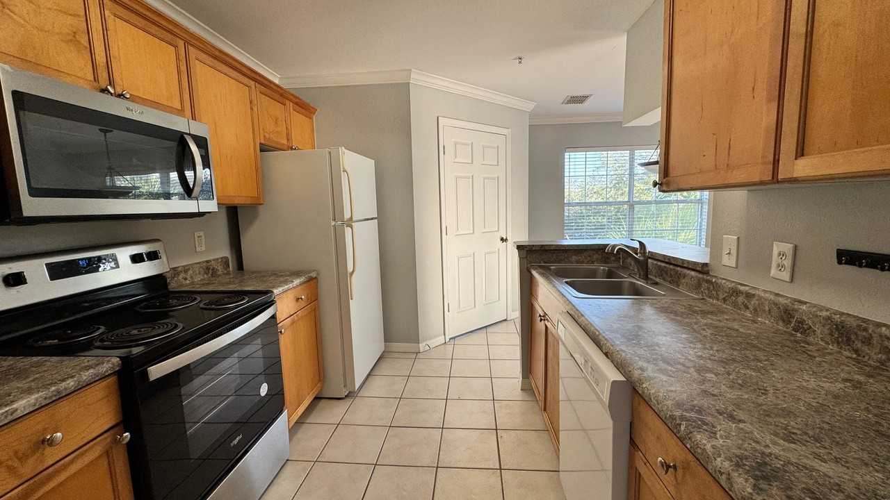 10961 Burnt Mill Rd #438 - Photo 7 of 21