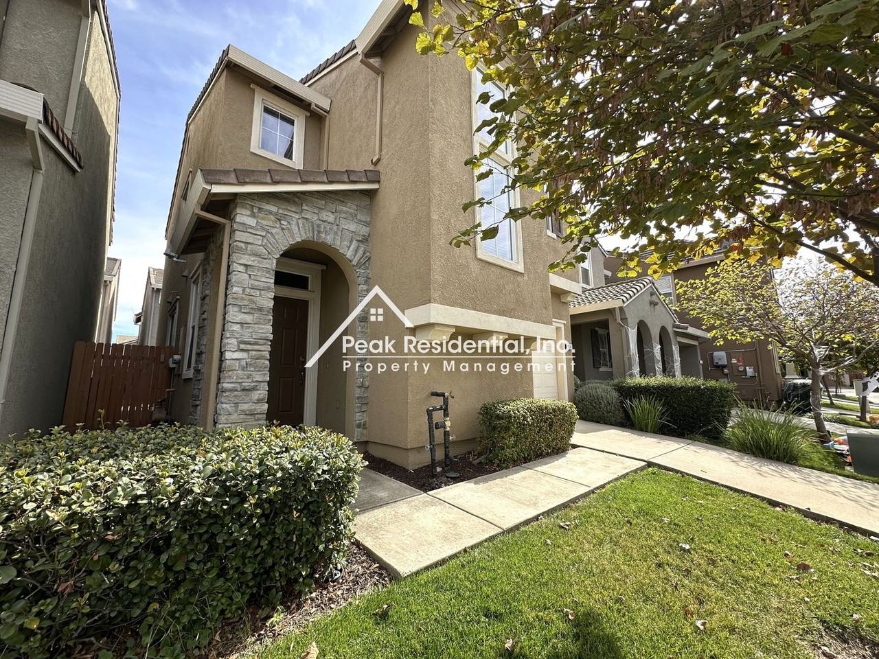 2545 Huckleberry Cir - Photo 2 of 37