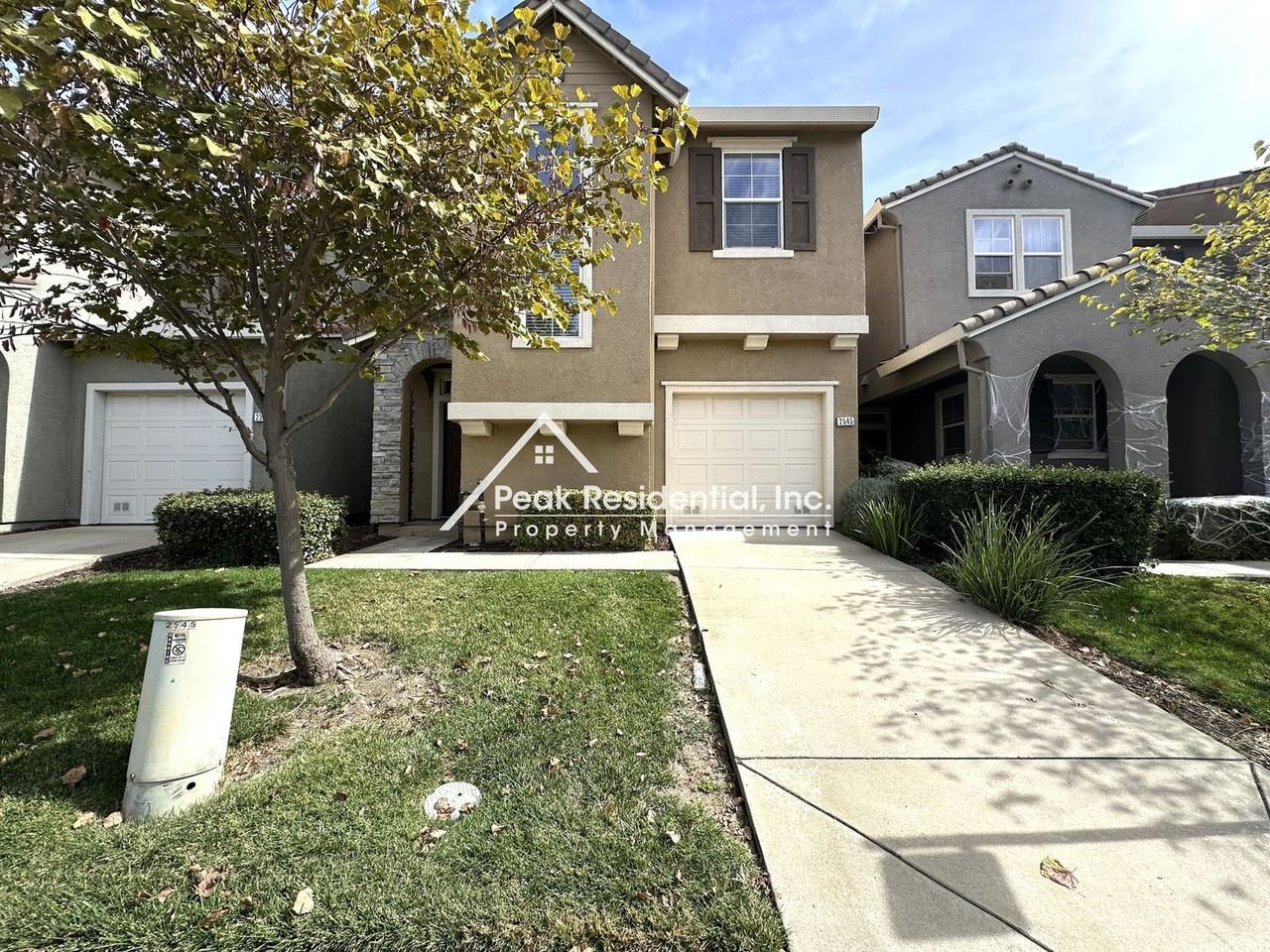 2545 Huckleberry Cir - Photo 3 of 37