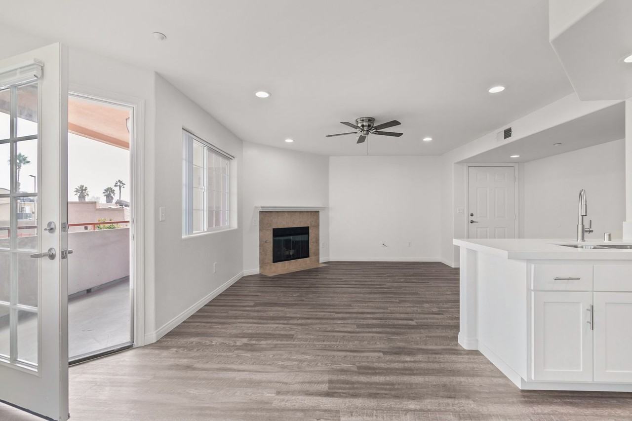 Pharus Plaza - Photo 2 of 25