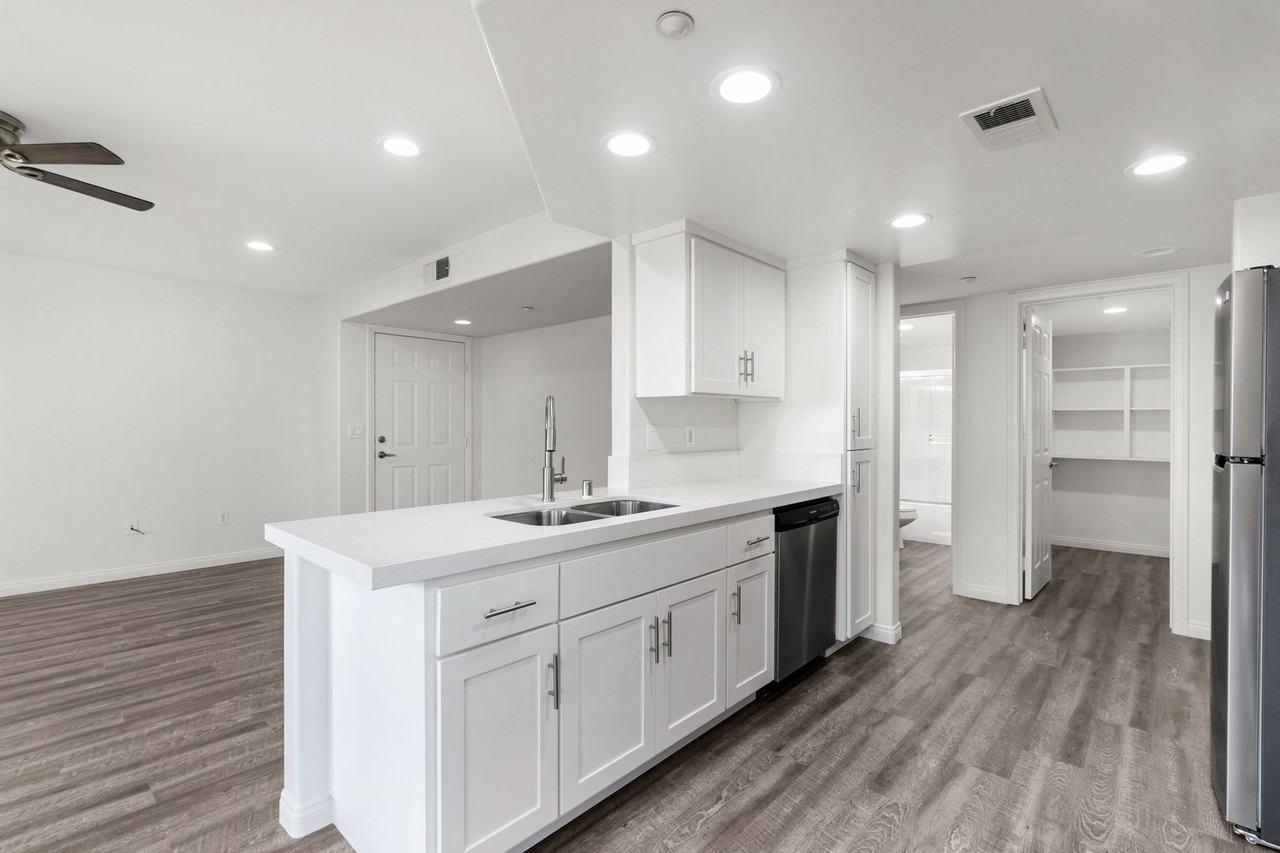 Pharus Plaza - Photo 5 of 25