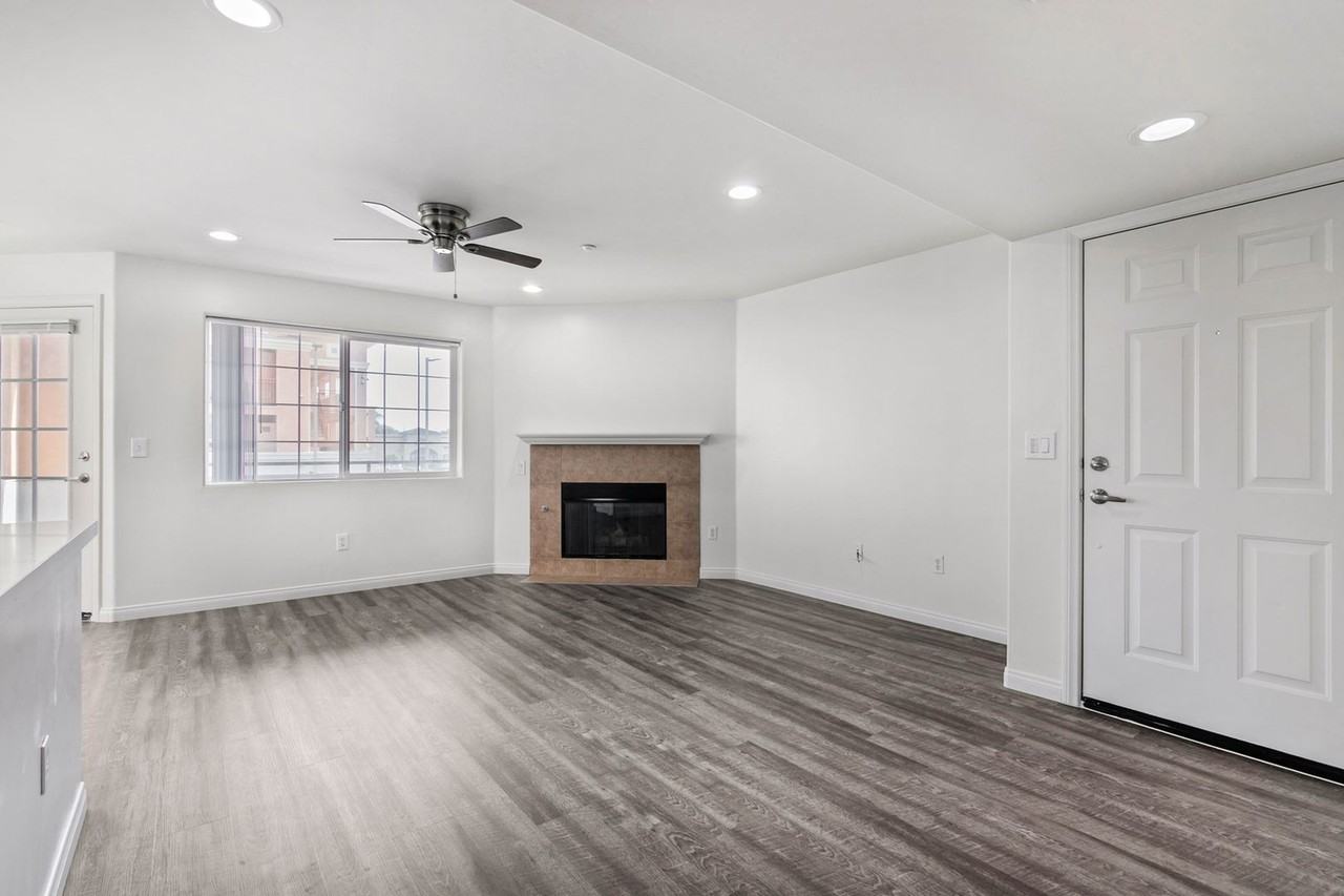 Pharus Plaza - Photo 7 of 25