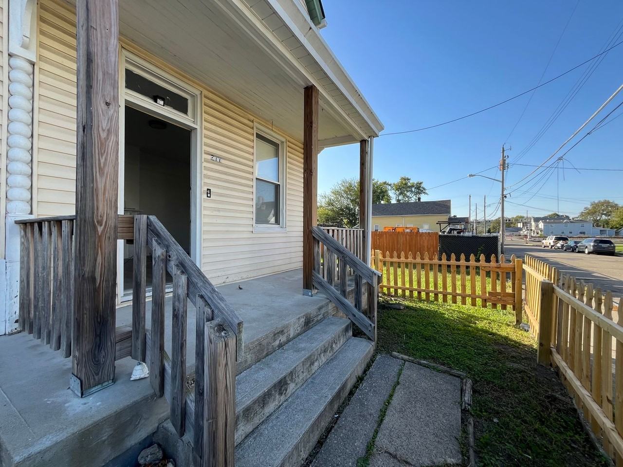 211 Linden St - Photo 2 of 22