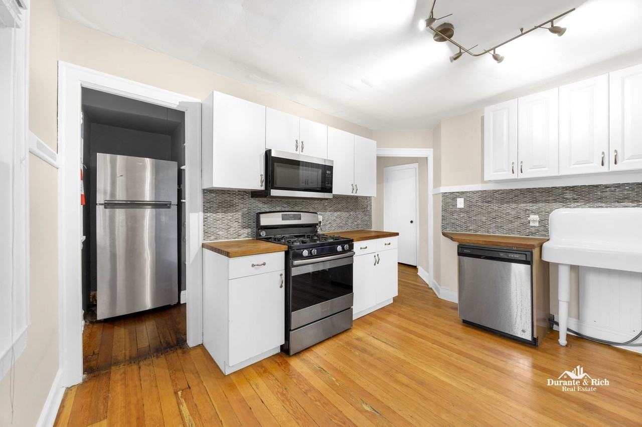 1524 Washington St #2 - Photo 3 of 19