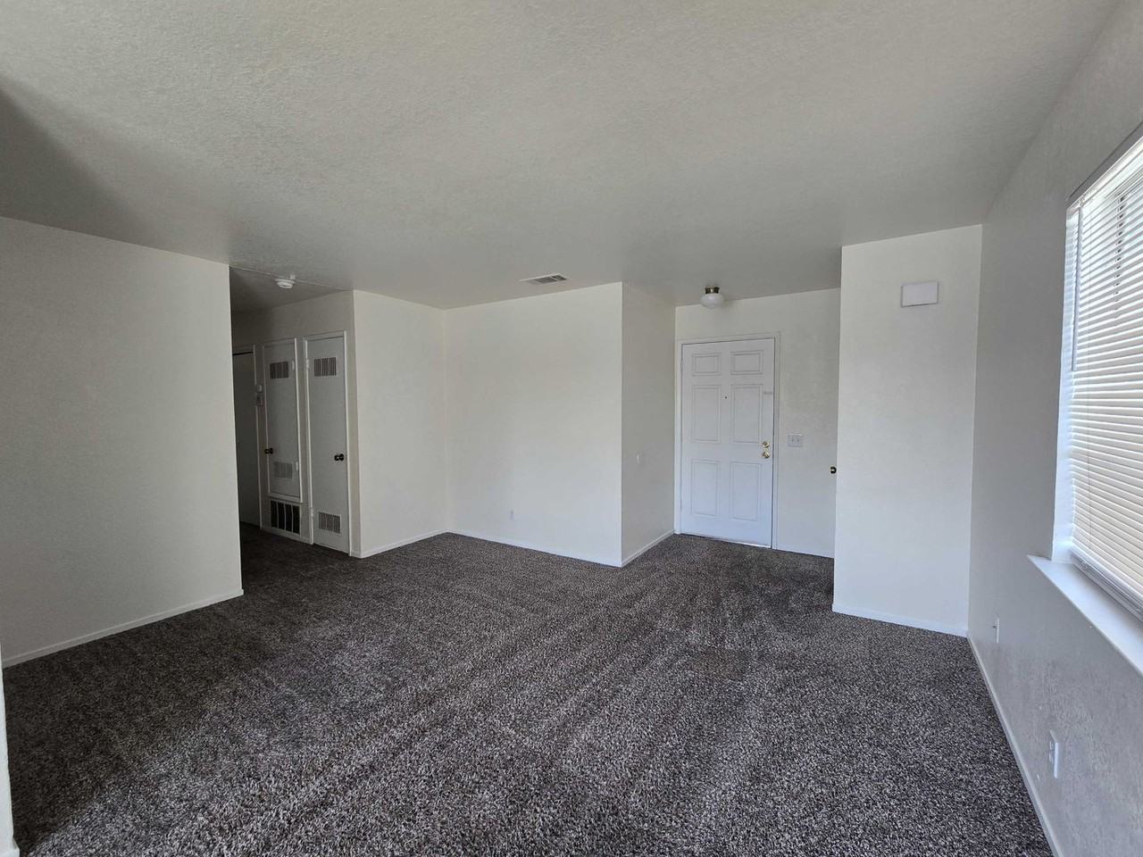 1706 Elayne Dr - Photo 5 of 15