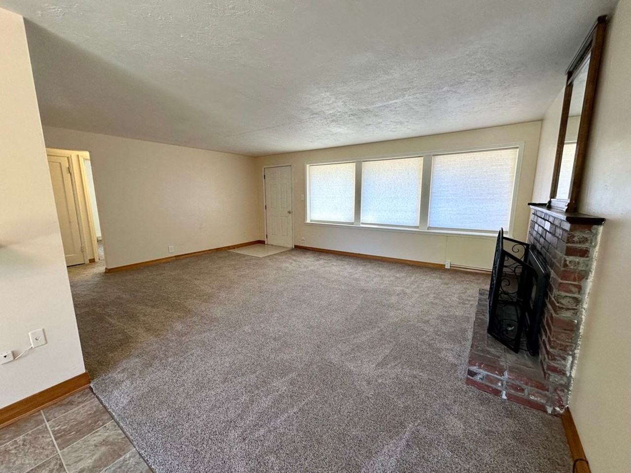 1003 N Vista Rd - Photo 3 of 17