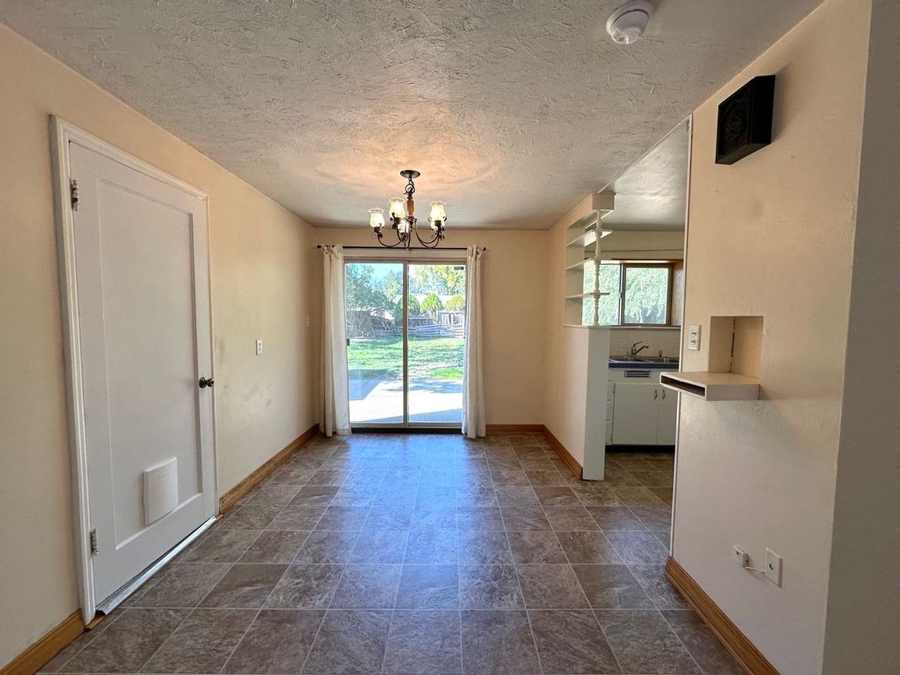 1003 N Vista Rd - Photo 4 of 17