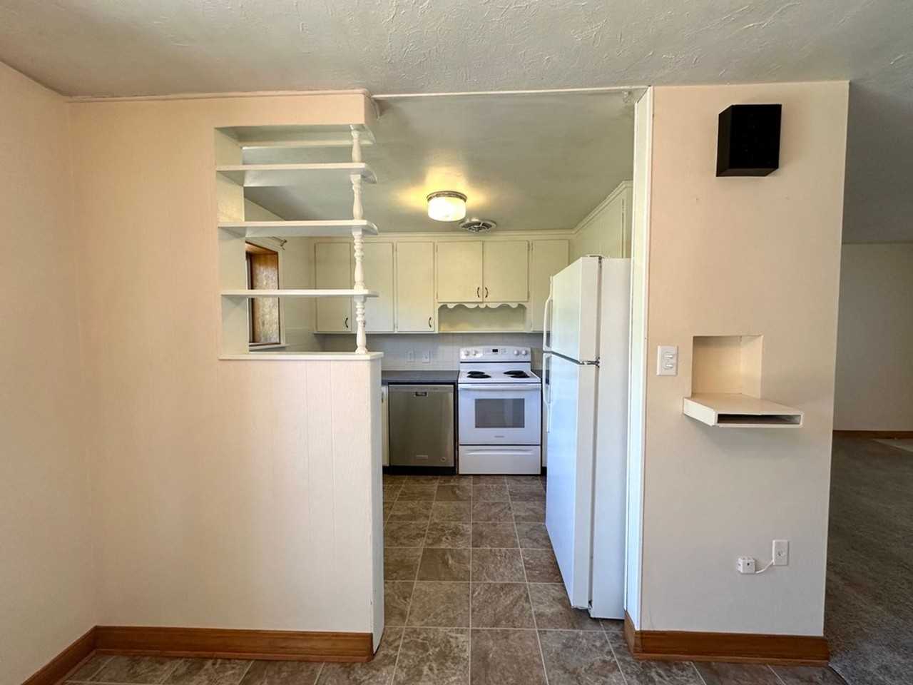1003 N Vista Rd - Photo 5 of 17