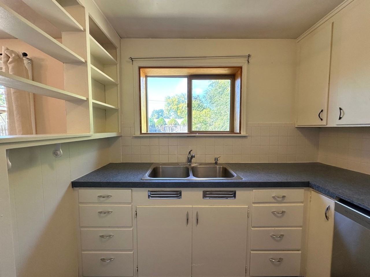 1003 N Vista Rd - Photo 7 of 17