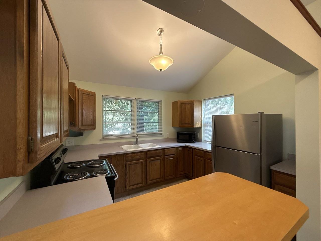 213 S Summit Ave - Photo 7 of 11