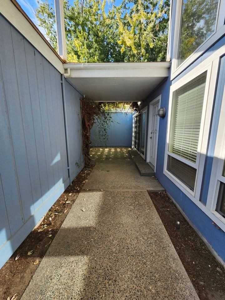 2303 Franz Ct - Photo 3 of 32