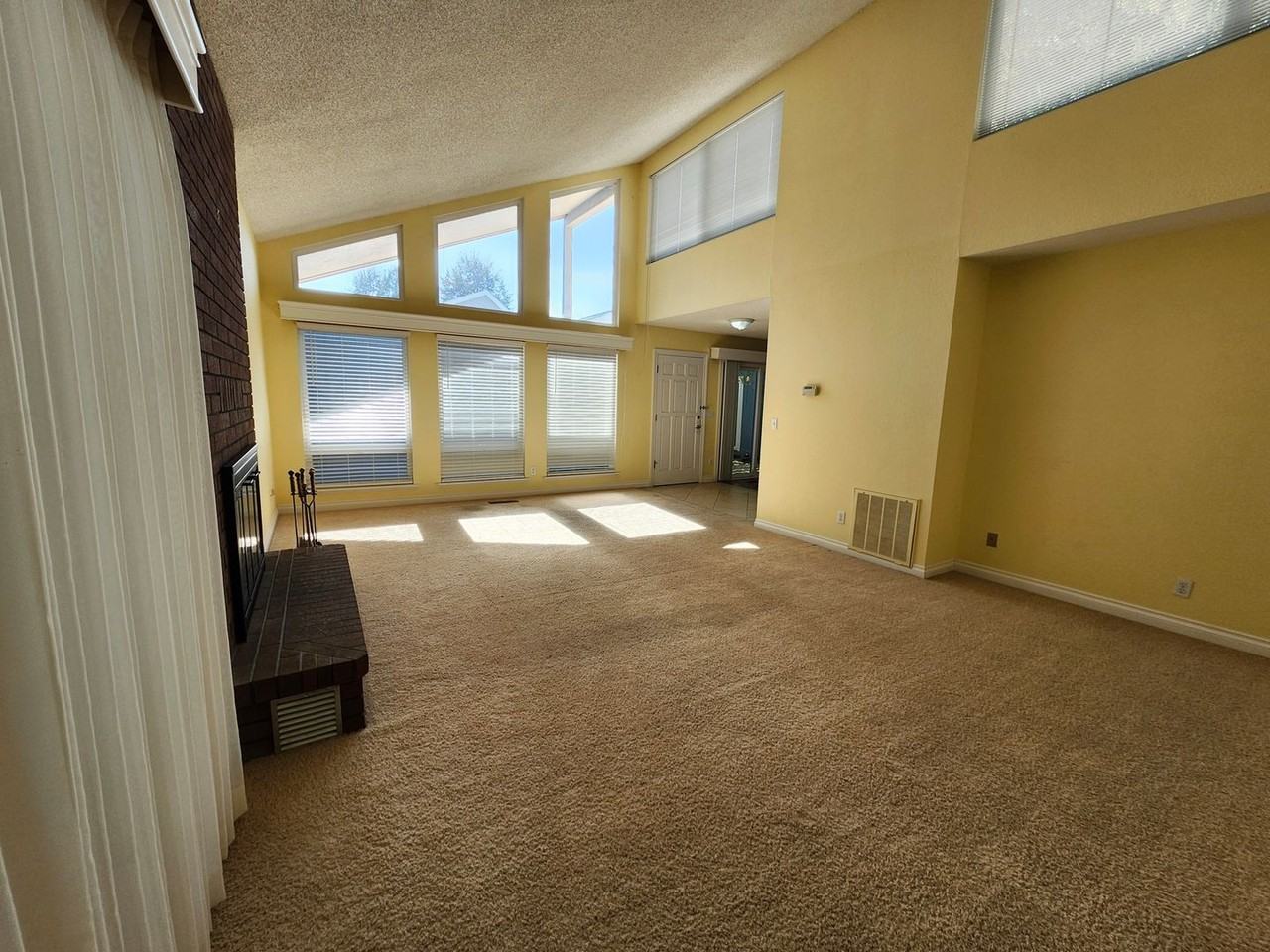 2303 Franz Ct - Photo 6 of 32