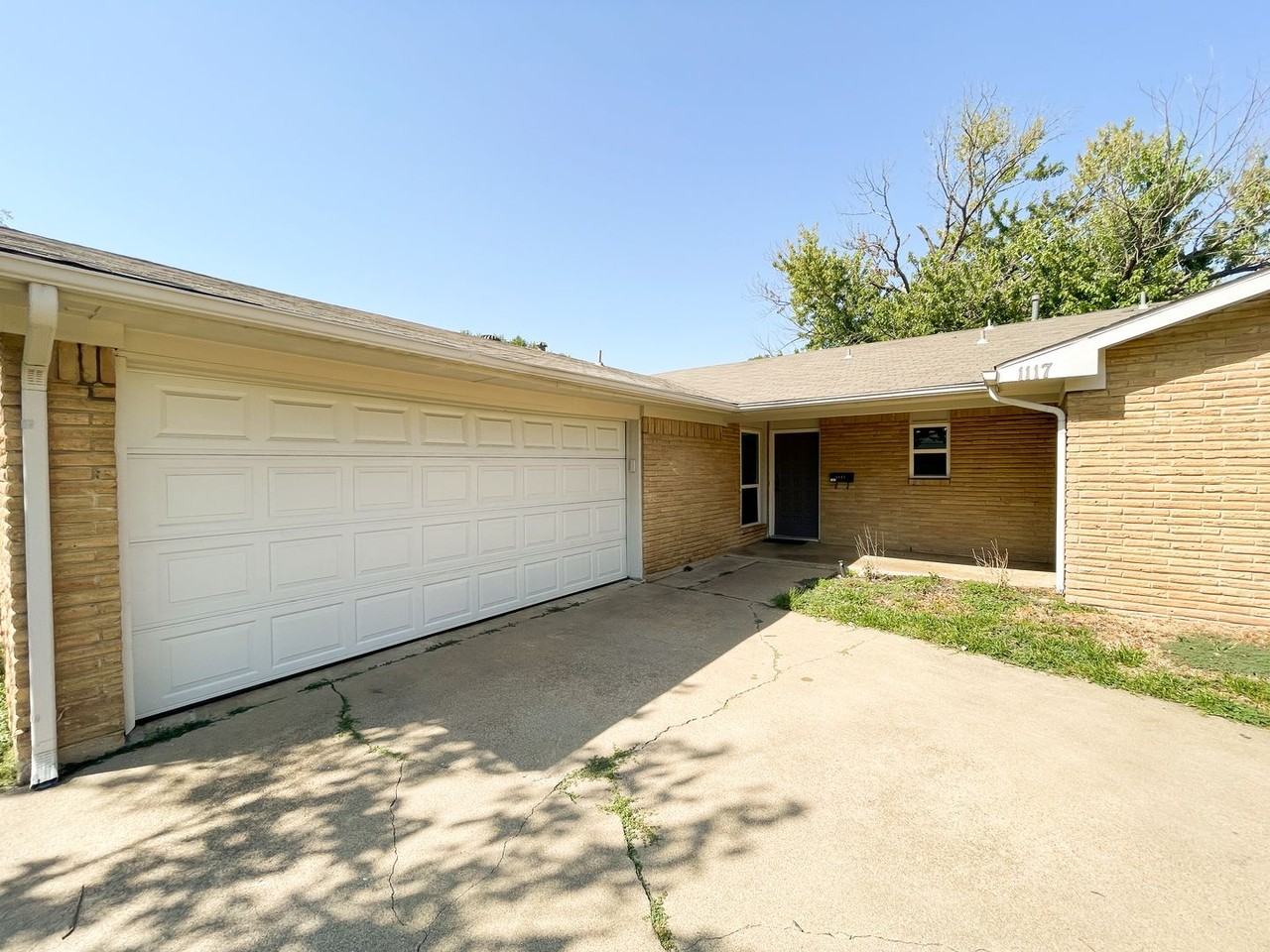 1117 Glen Loch Dr - Photo 2 of 16