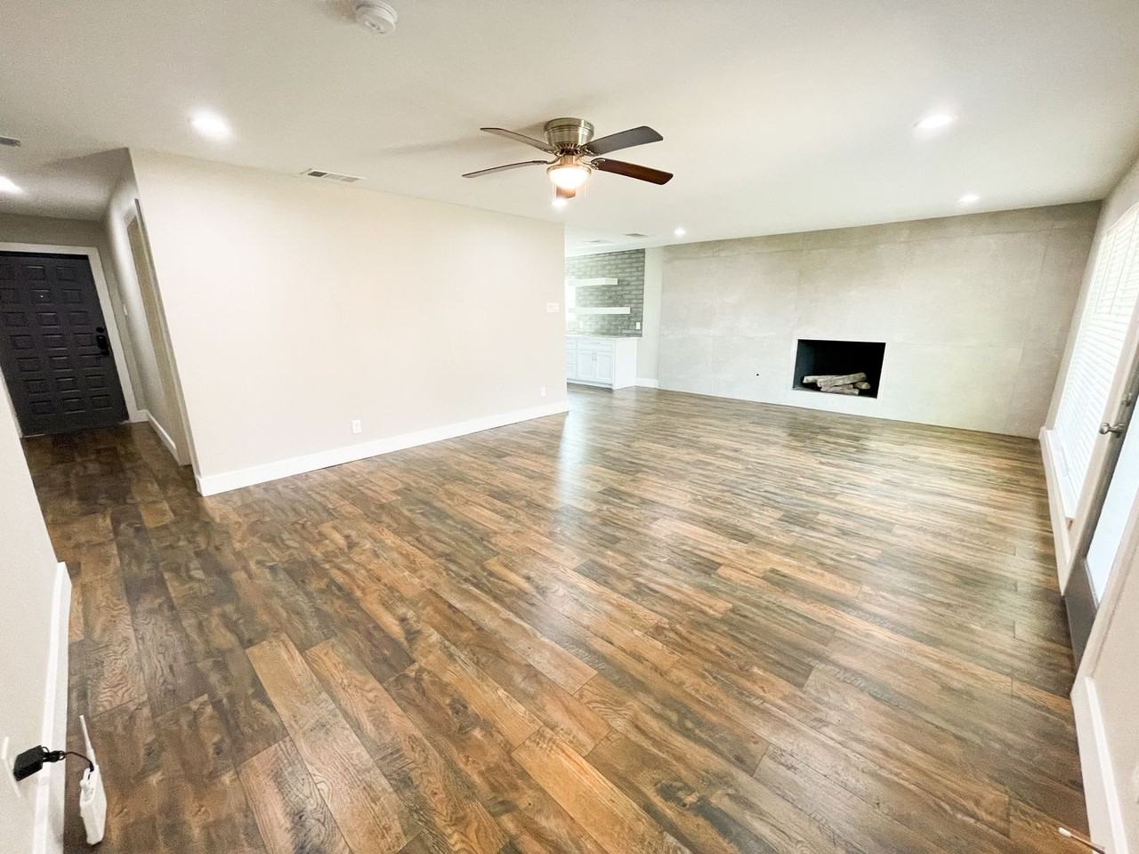 1117 Glen Loch Dr - Photo 3 of 16