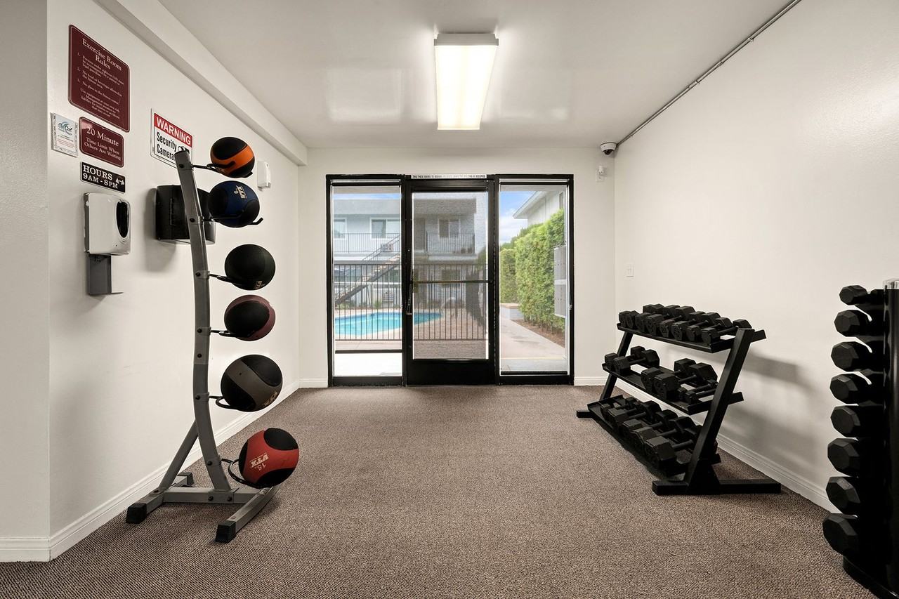 Downey Court Apartments - Photo 4 of 9