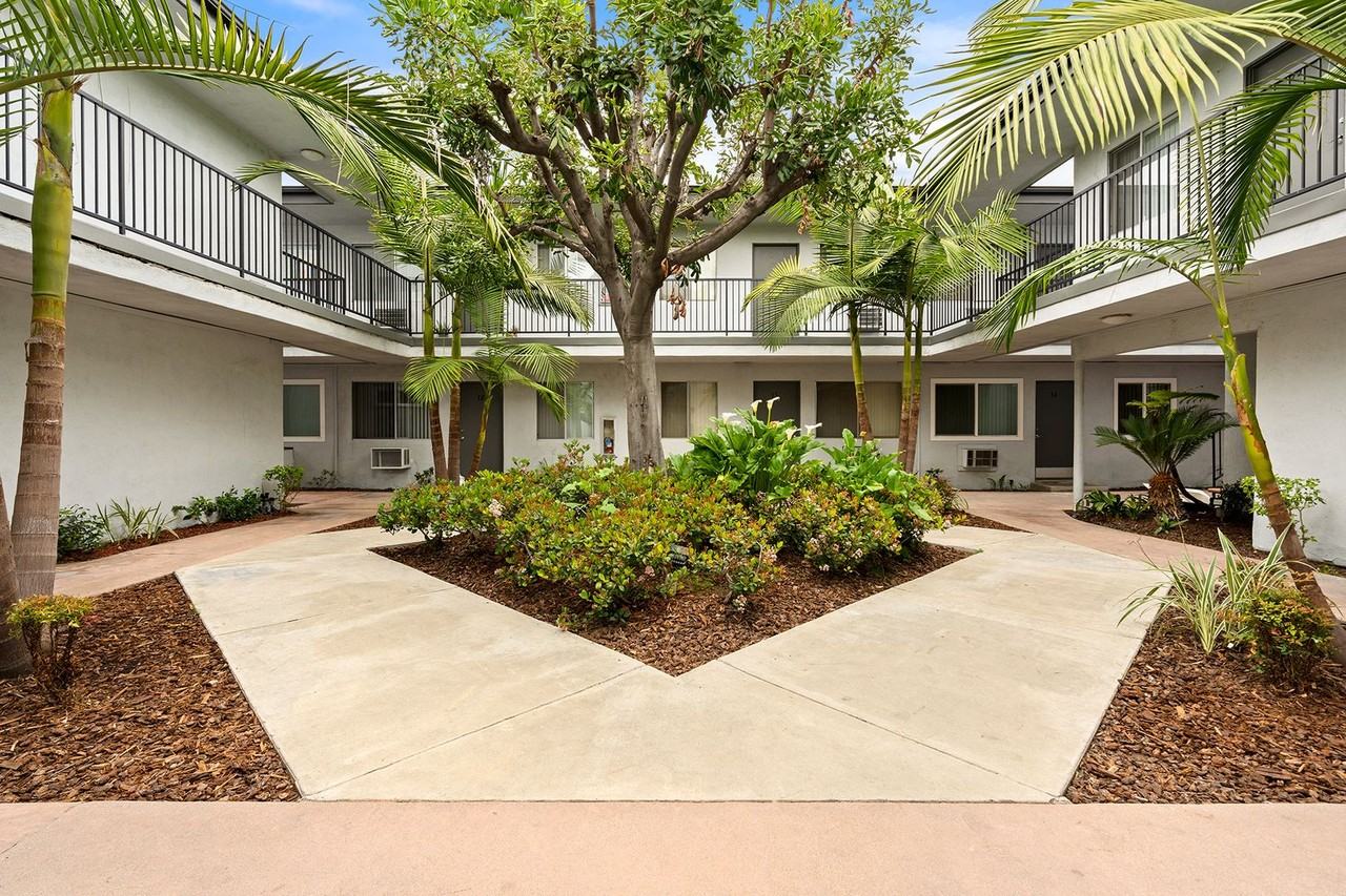 Downey Court Apartments - Photo 7 of 9