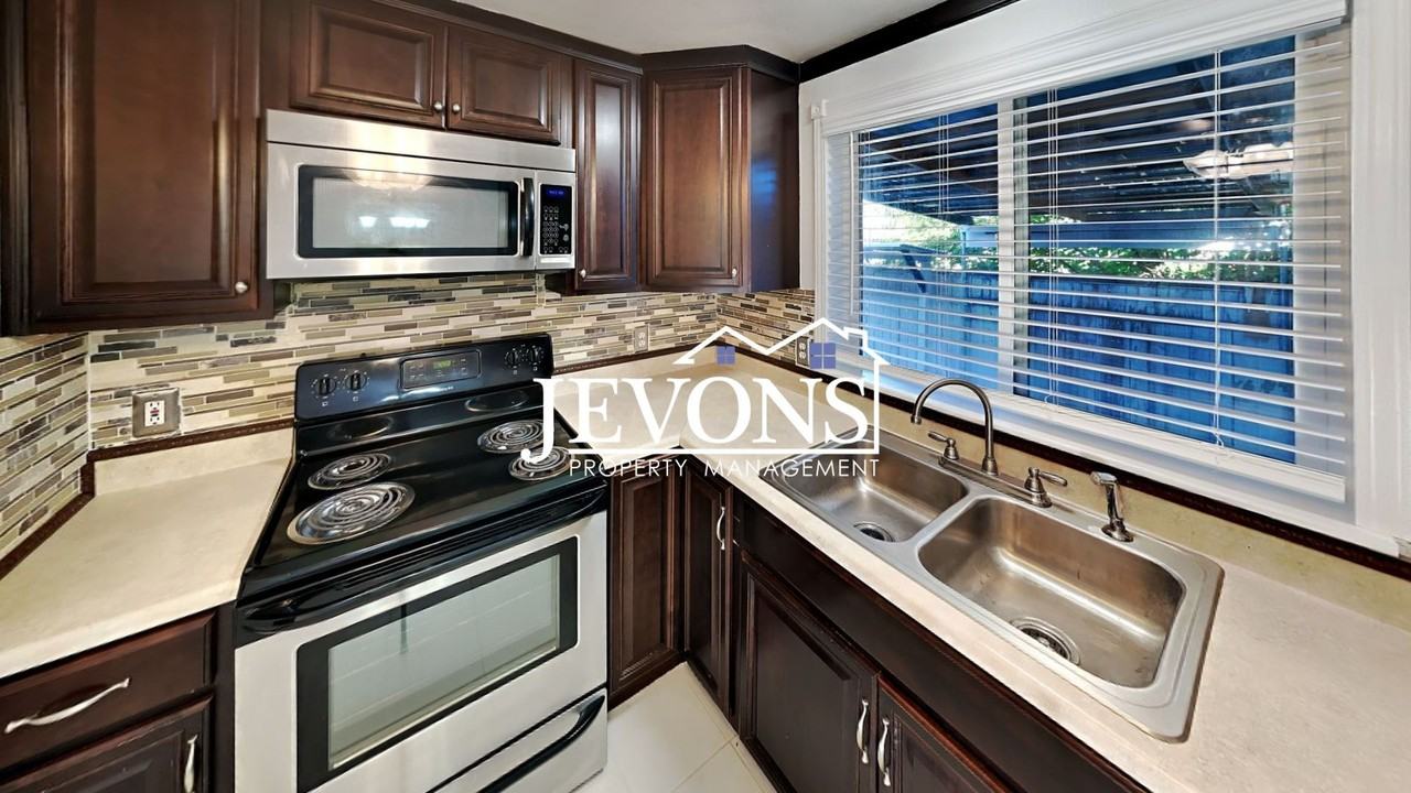 4901 N Track Rd - Photo 3 of 50