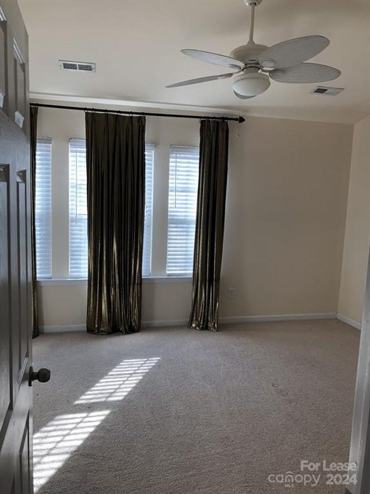 11138 Derryrush Dr - Photo 2 of 6