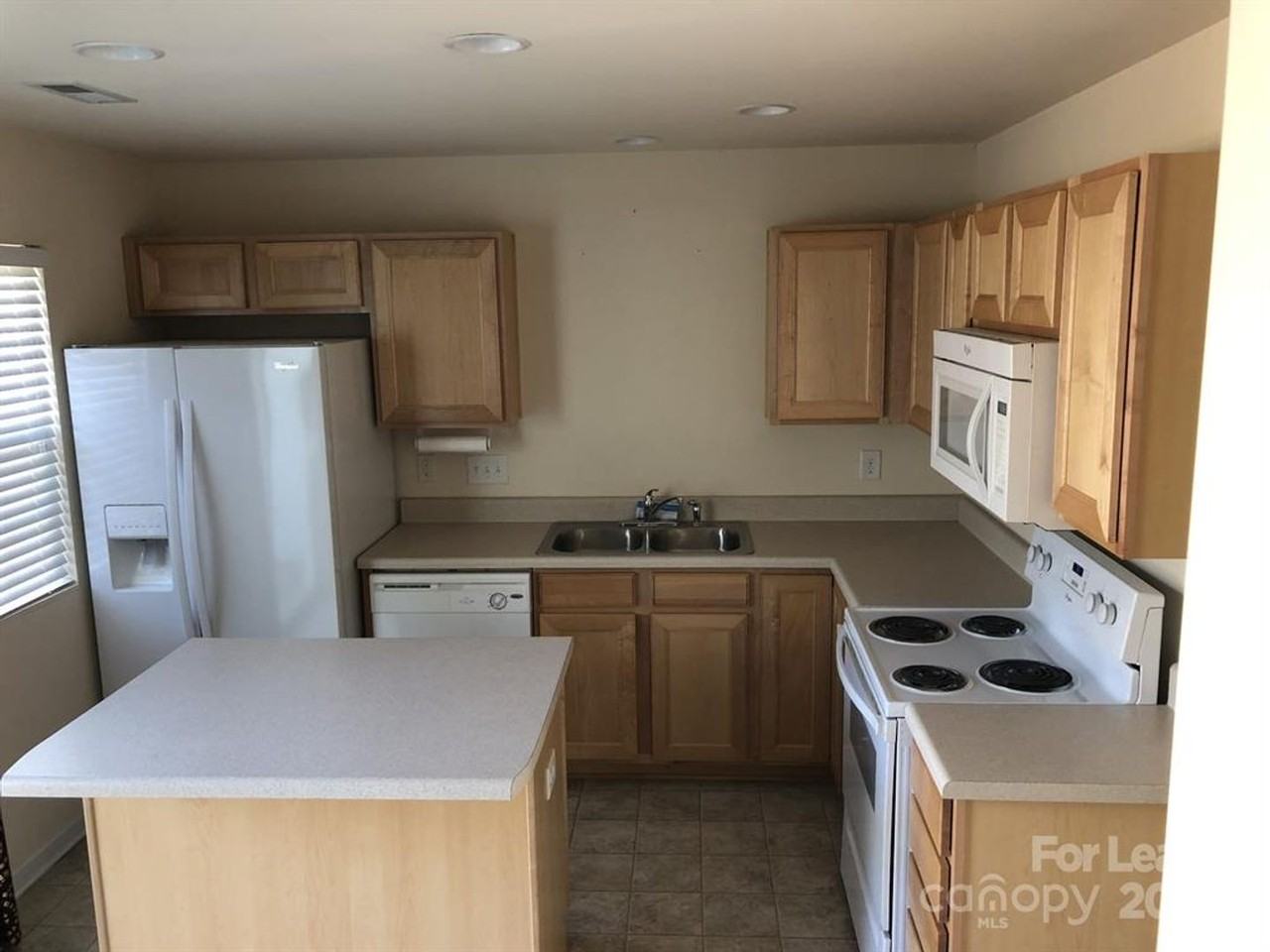 11138 Derryrush Dr - Photo 4 of 6