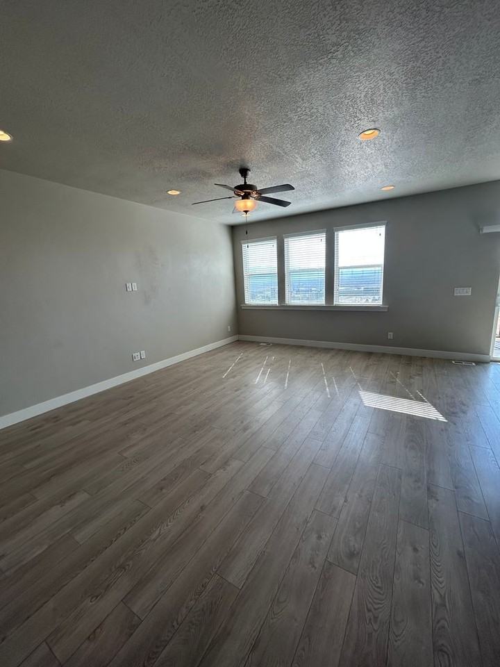 2309 W Cresthaven Ln - Photo 2 of 14