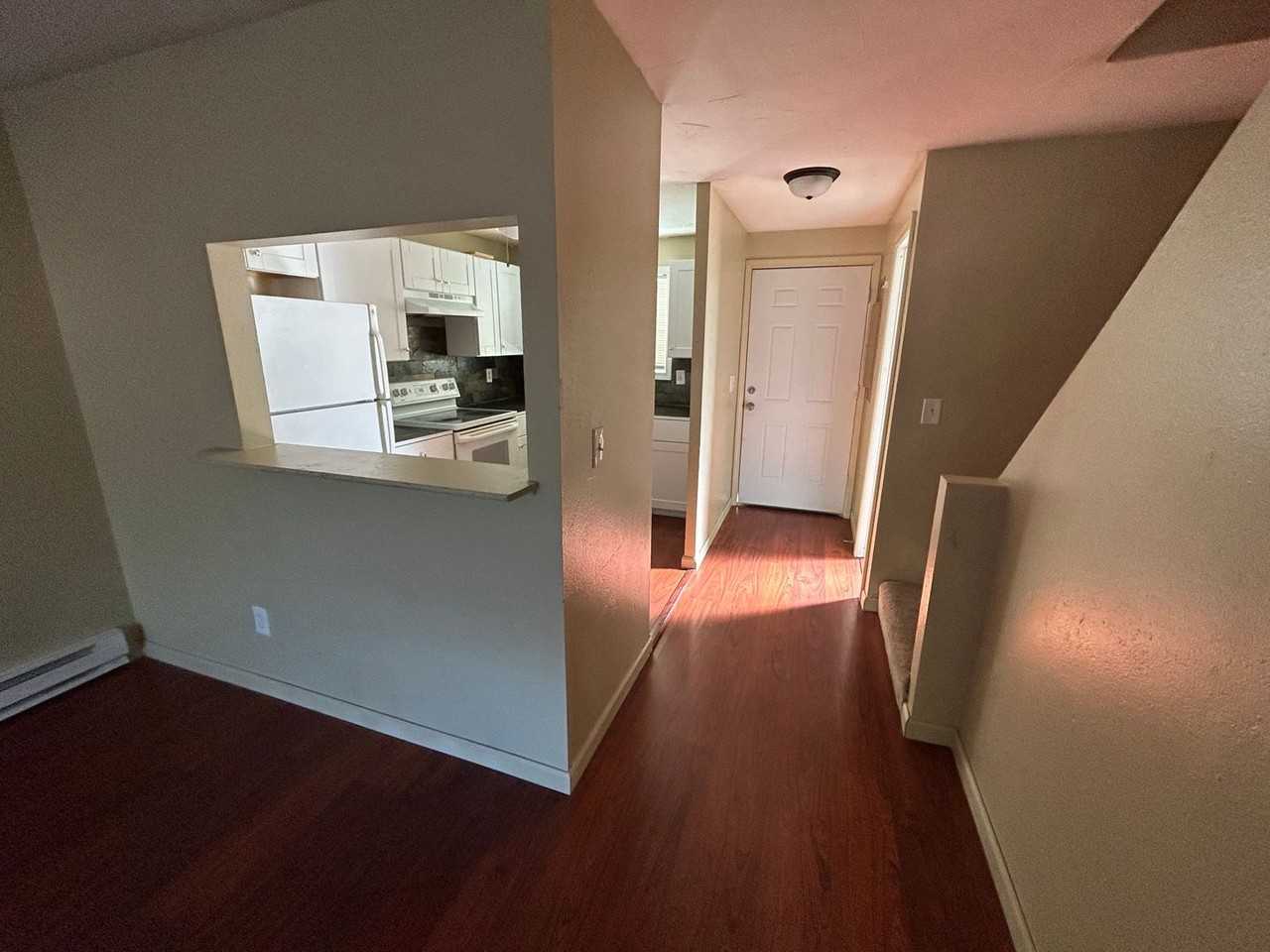 W. Collins Townhouse Apts - Photo 4 of 22