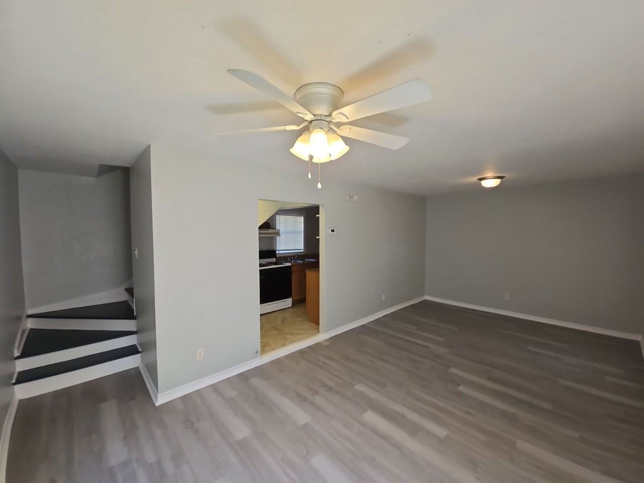 1120 Hunter Dr - Photo 2 of 28