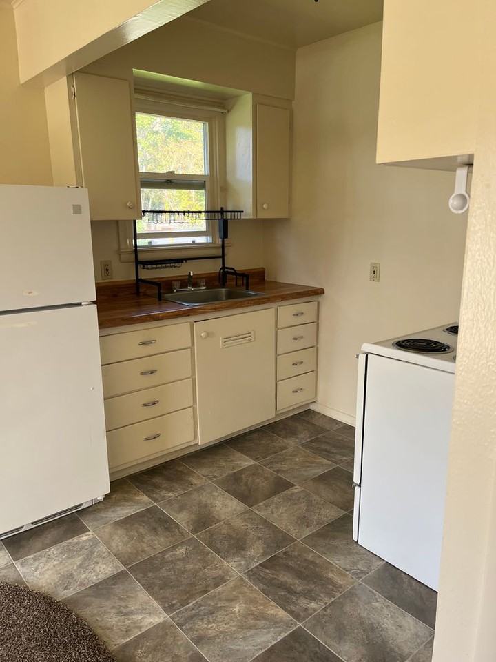 407 Ne Waite St #1 - Photo 4 of 14