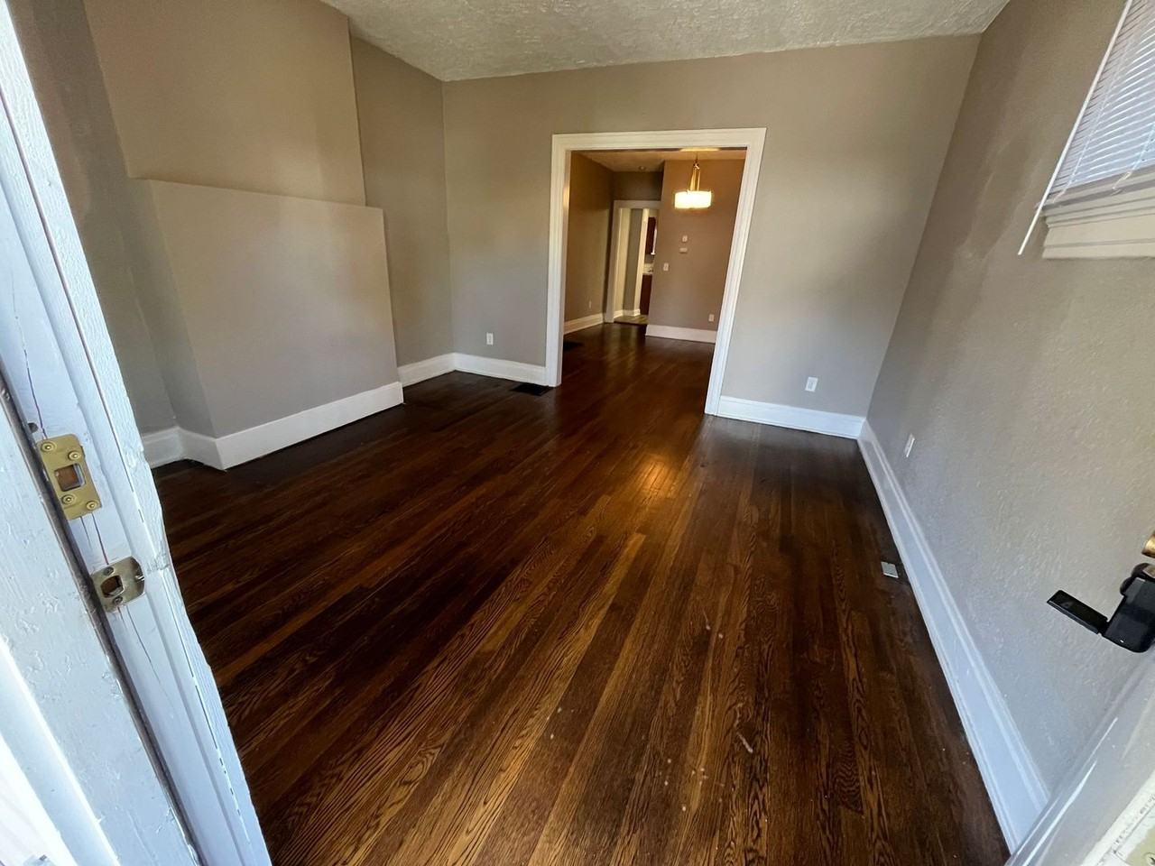 Richmond 1025-1027 - Photo 2 of 13