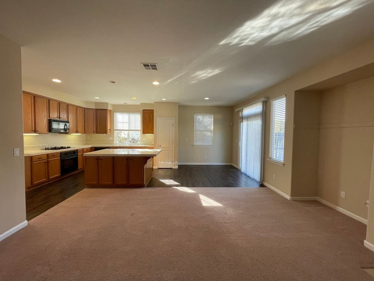 1447 Hunter Creek Dr - Photo 2 of 24