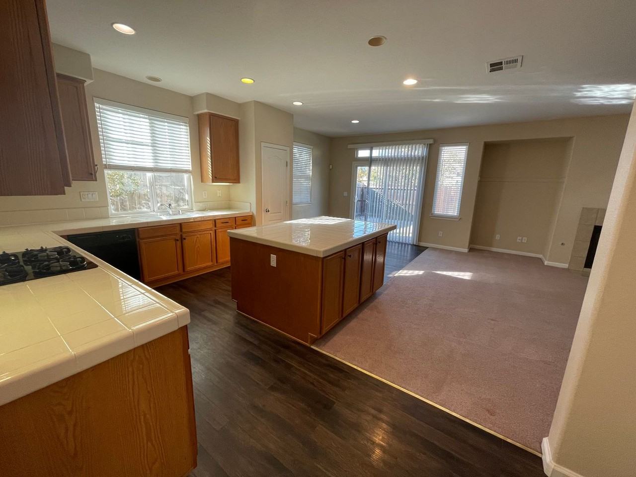 1447 Hunter Creek Dr - Photo 3 of 24