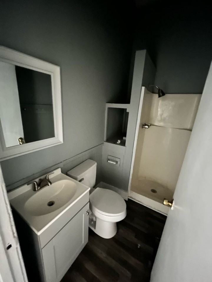 1370 Glover St - Photo 3 of 10