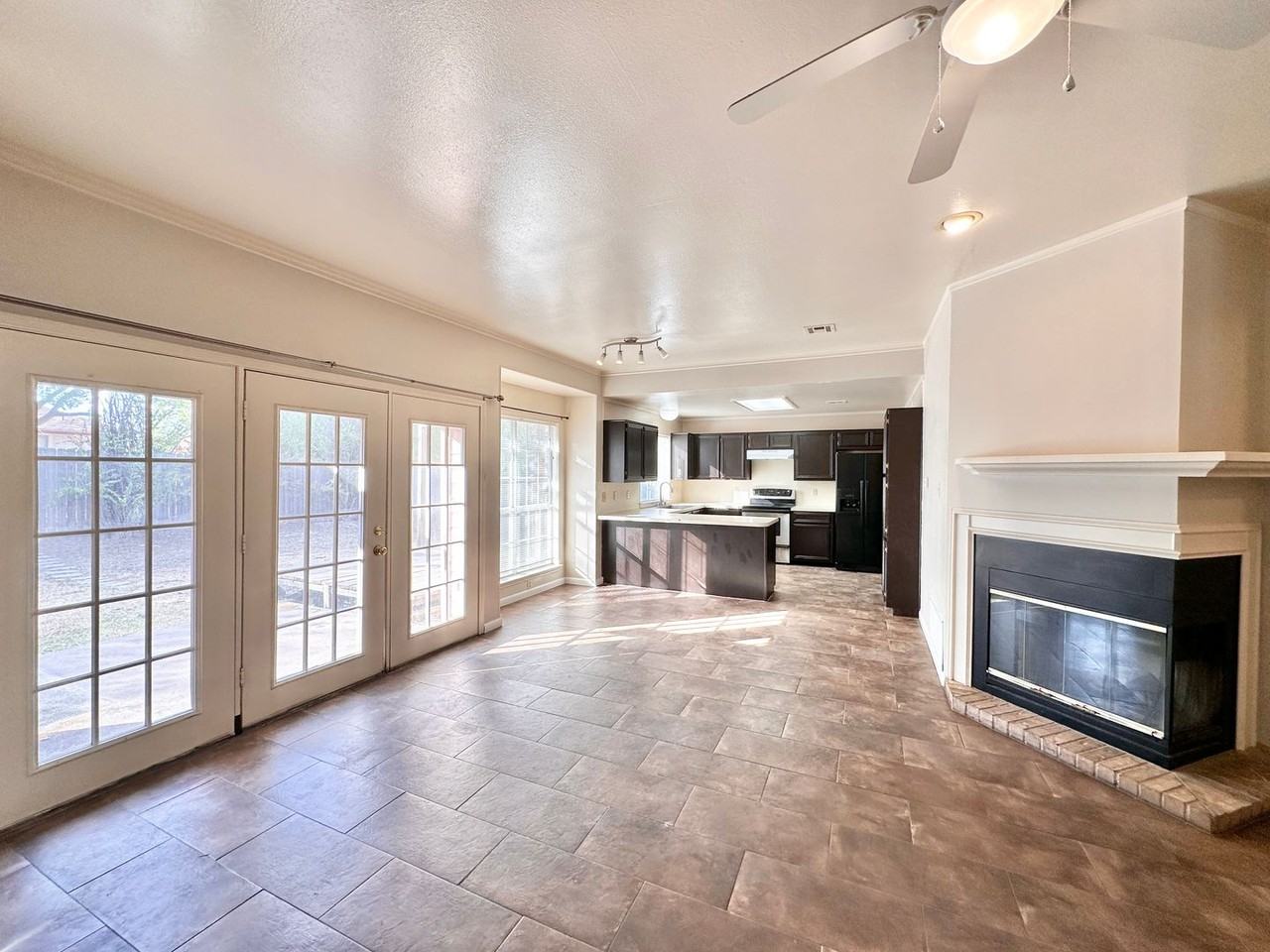 2705 Larkspur Dr - Photo 3 of 31