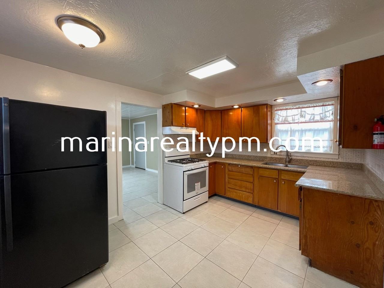426 Springs Rd - Photo 4 of 15