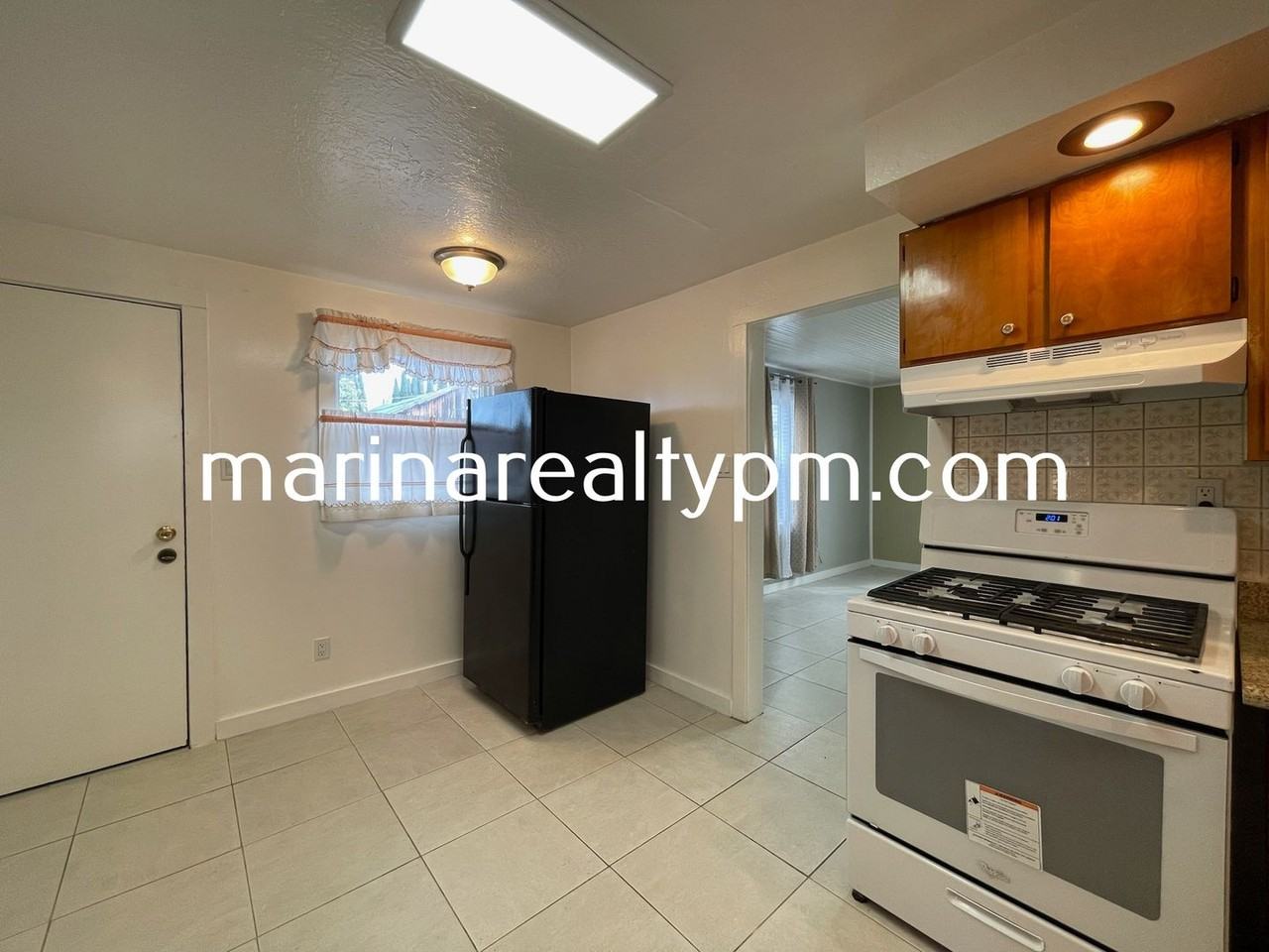 426 Springs Rd - Photo 5 of 15