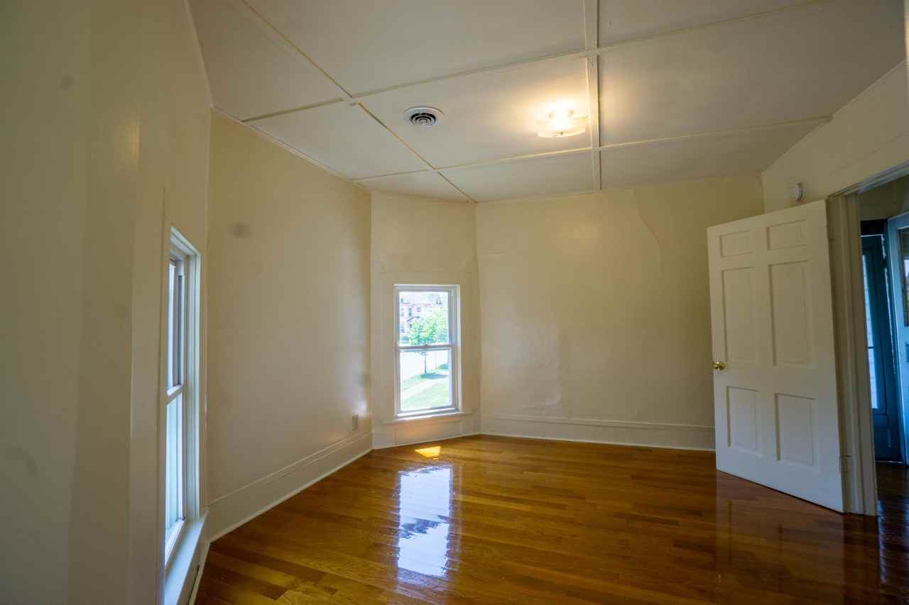 556 Columbus Ave - Photo 5 of 18