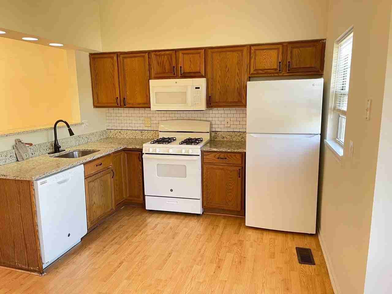 16150 Taconic Cir - Photo 3 of 11