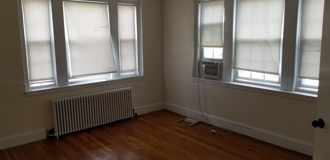 552 Belmont Street - Photo 6 of 8