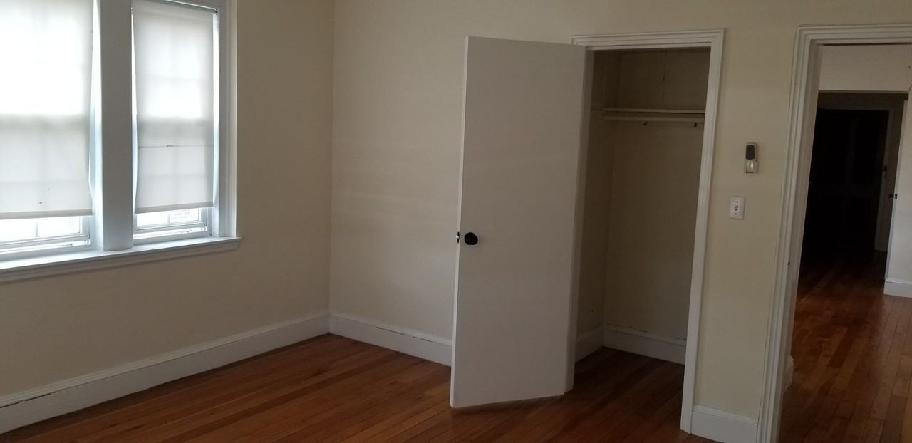 552 Belmont Street - Photo 7 of 8