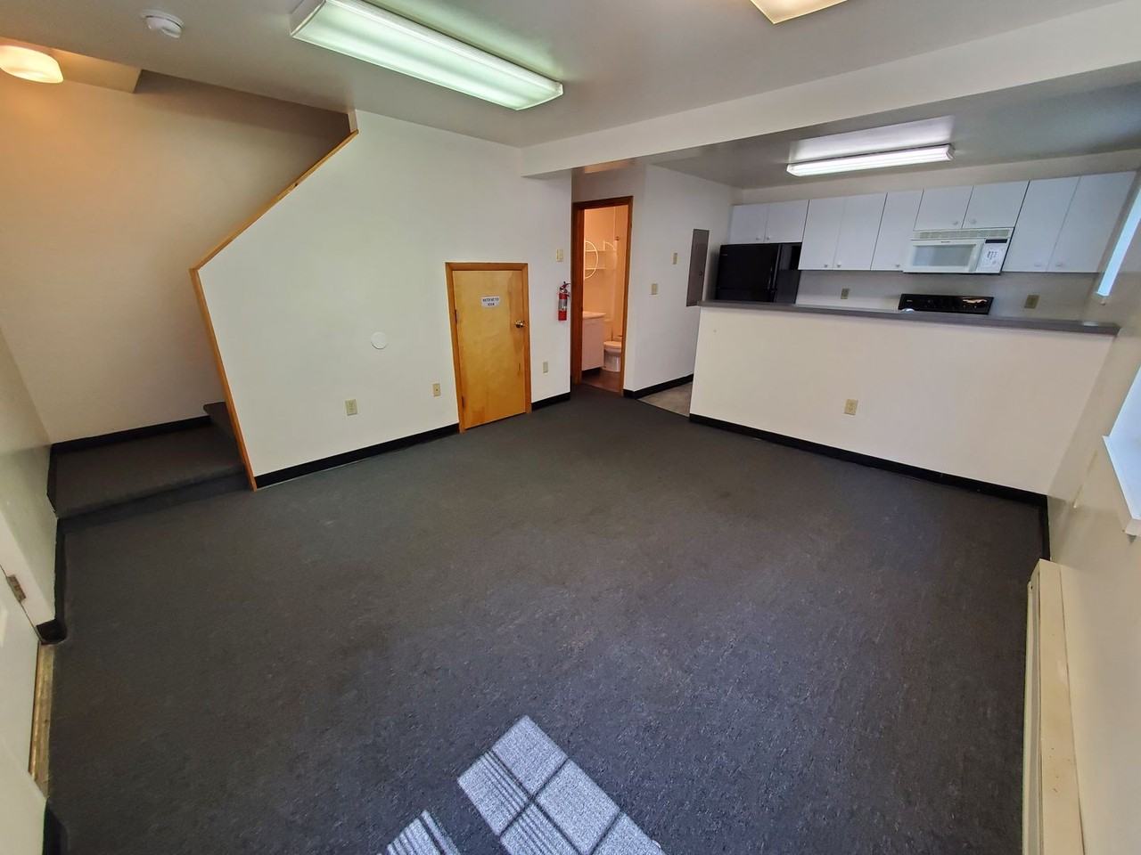 111 N Sparks St - Photo 4 of 17