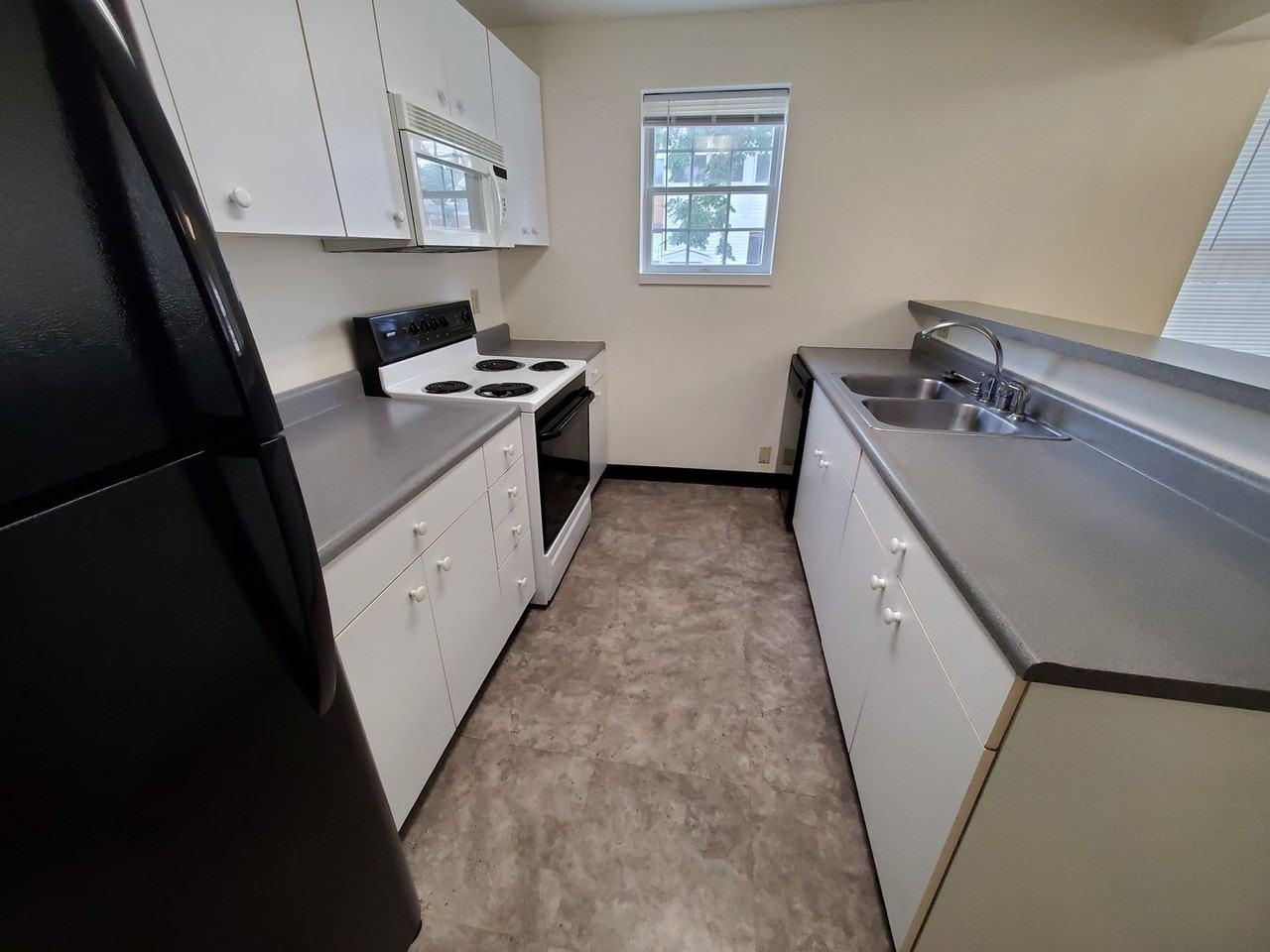 111 N Sparks St - Photo 6 of 17