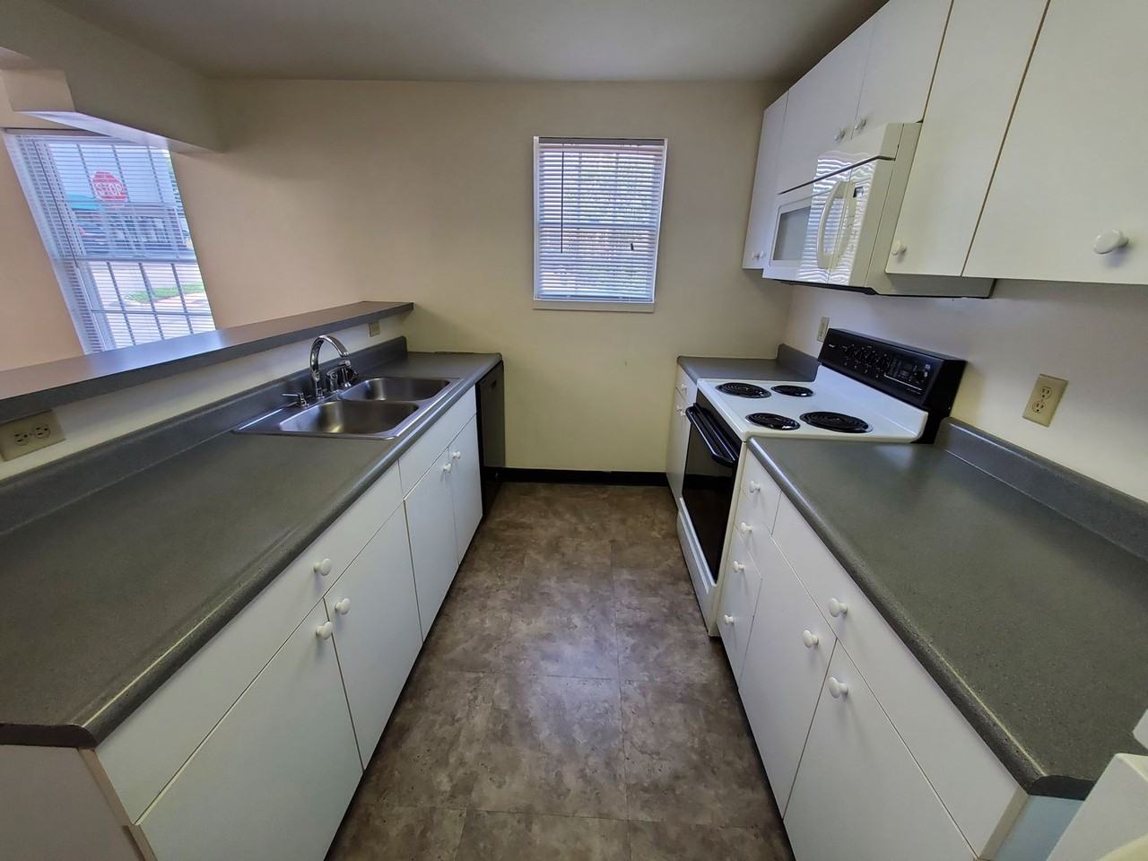 113 N Sparks St - Photo 5 of 16