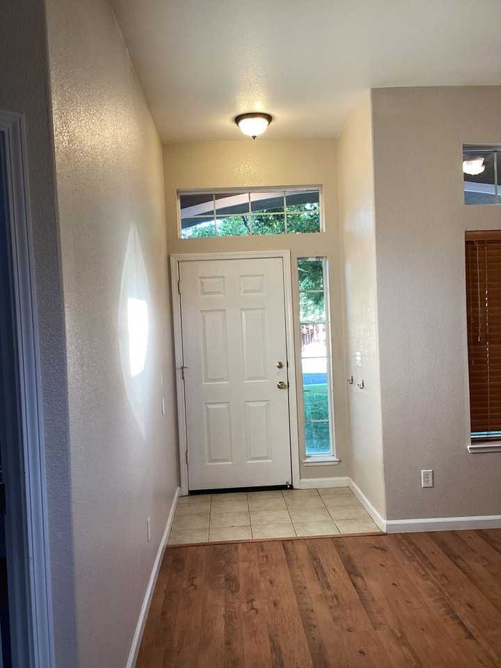 210 Tankersley Dr - Photo 2 of 17